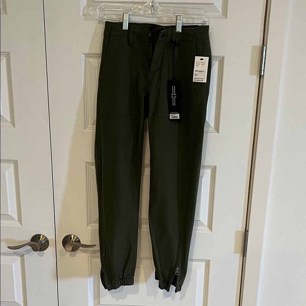 Women’s Liverpool Los Angeles Olive Green Khaki Jogger Pants with Ankle Zips